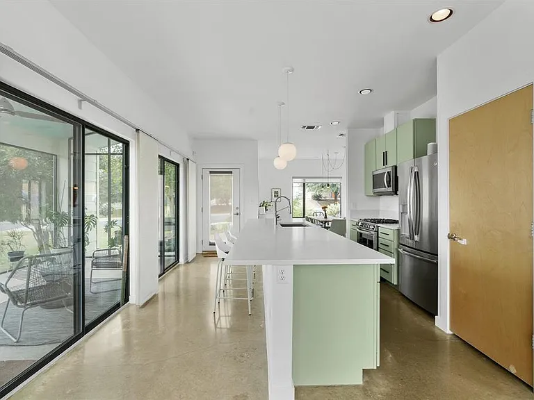 5725 Toscana Ave — Photo 8