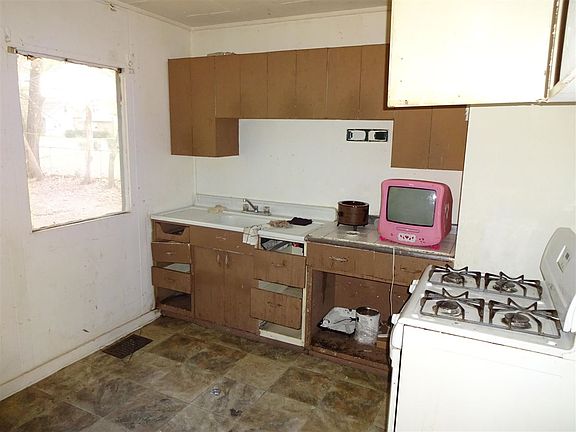4th image of 2005 Kilburn Ave