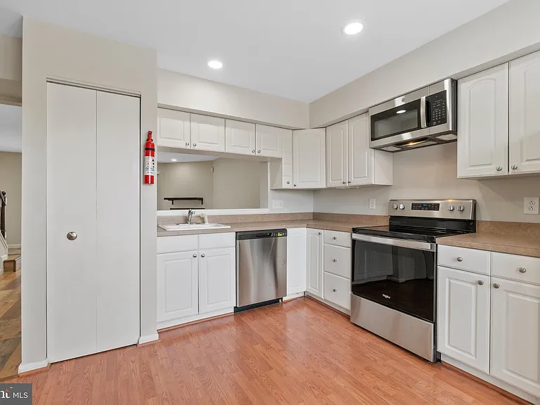1004 Dartmouth Glen Way — Photo 9