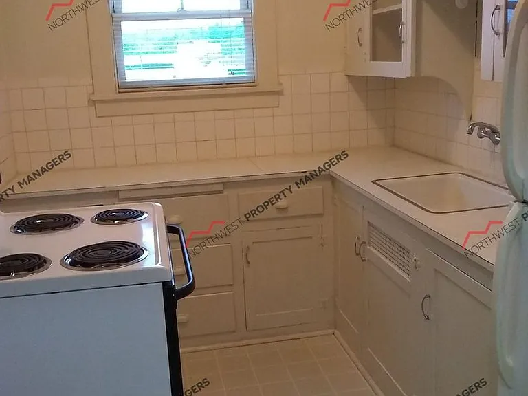 509 W Market St — Photo 14