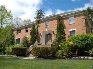 547 W Saddle River Rd, Upper Saddle River, NJ 07458