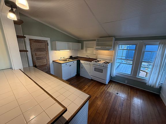 4th image of 113 Woodrow Ave #1