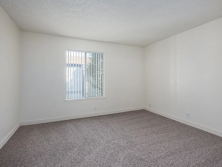 Rivercourt Apartments — Photo 20