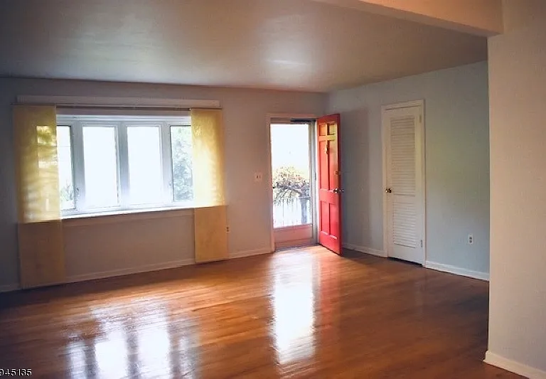 676 Grove St — Photo 2