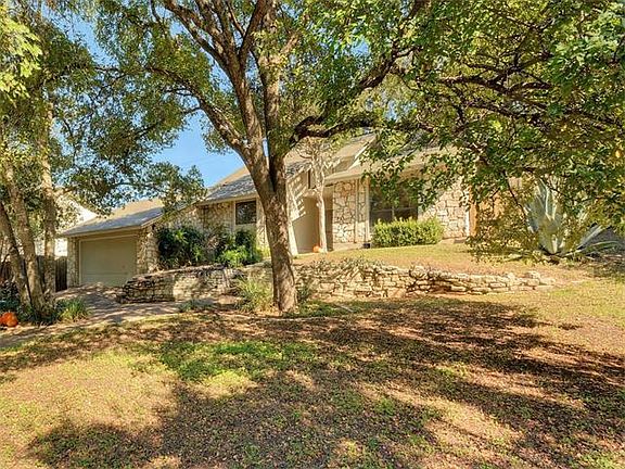 4th image of 1702 Deerfield Dr