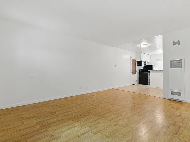 5804 Whitsett Ave #2 — Photo 6