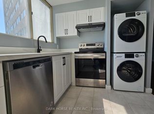 3695 Kaneff Cres #810, Mississauga, ON L5A 4B6