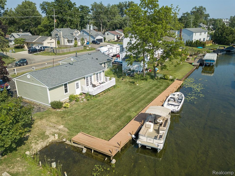 1298 S Cass Lake Rd, photo 2