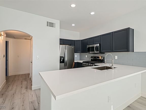 5th image of 5834 Vegas Dr