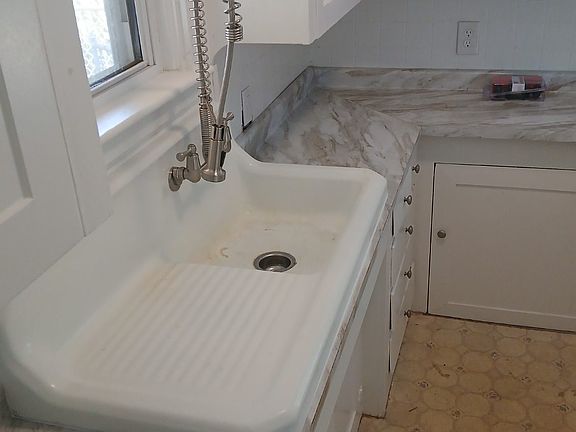 3rd image of 49 Oak St #49