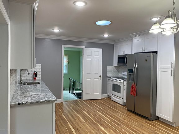 5th image of 25 Sands Point Dr