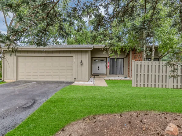 755 N Woodfield Trl, Roselle, IL 60172