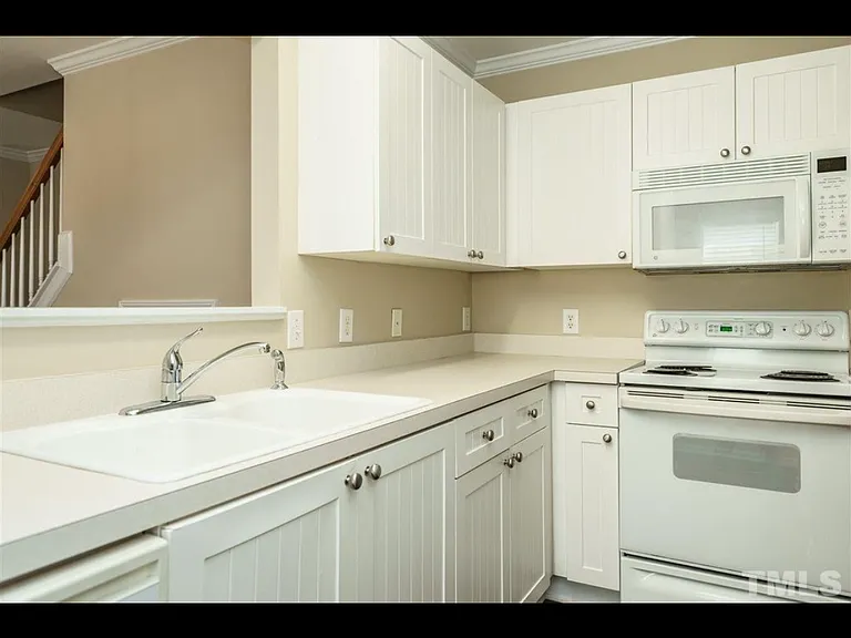 145 Woodson Dr — Photo 6