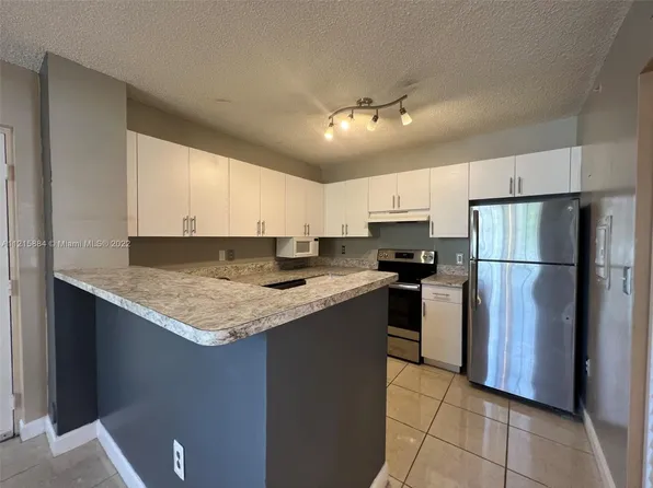2133 Renaissance Blvd APT 107, Hollywood, FL 33025