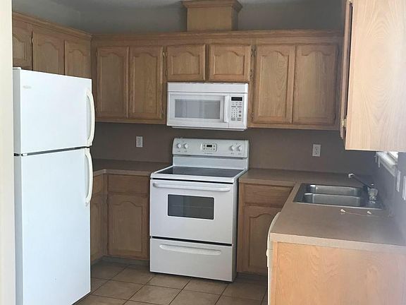 2nd image of 815 N Cross Ln APT 1