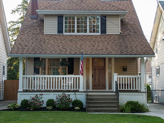 2nd image of 136 Como Ave