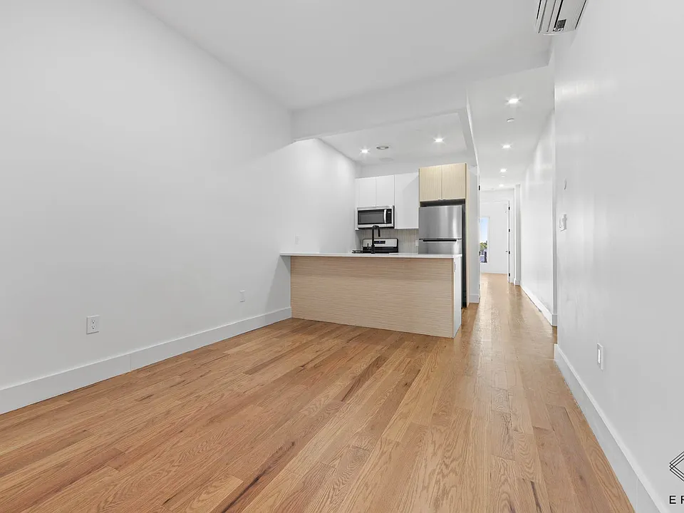 56 E 21st St #2A