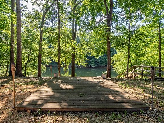 4th image of 300 Teal Ln
