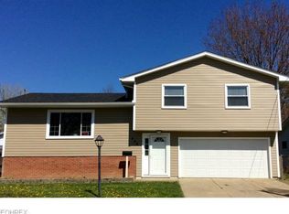 956 Rosewood Dr, Elyria, OH 44035