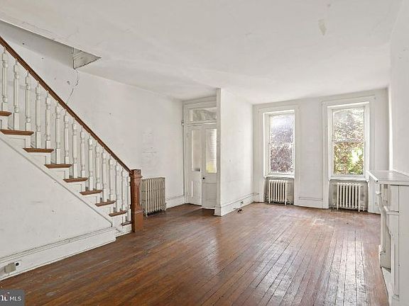 2nd image of 422-422 S 43rd St