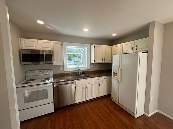 2nd image of 10013 Dakin Ct