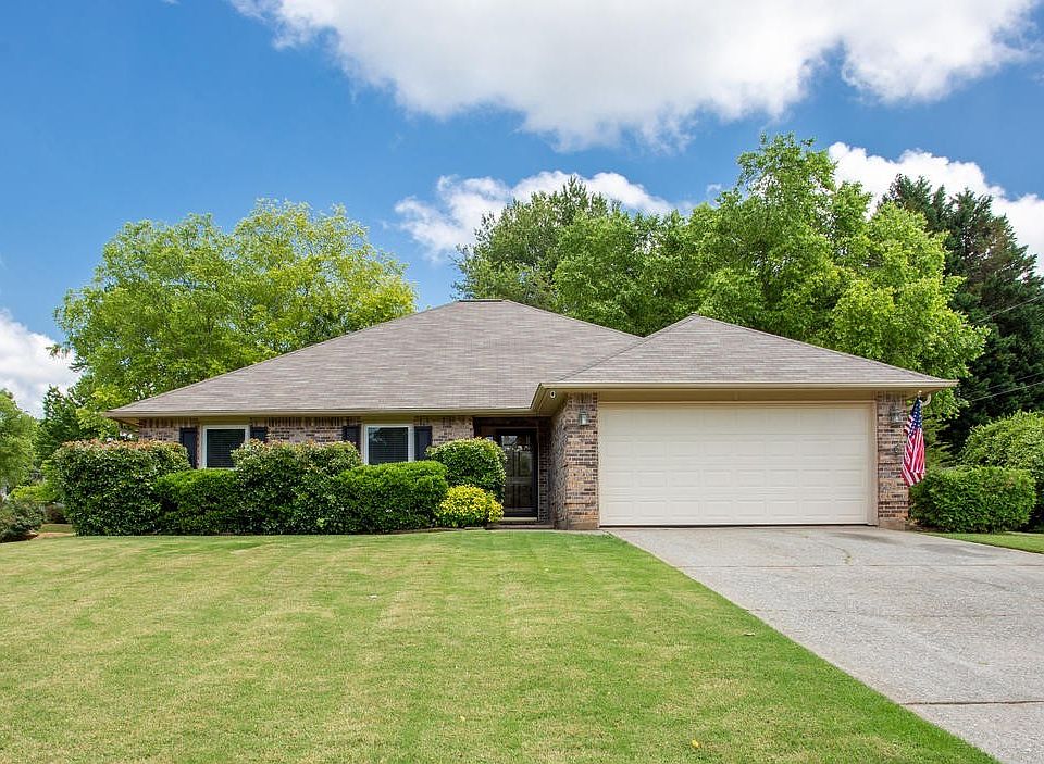 1st image of 4096 Hubert Dr NE
