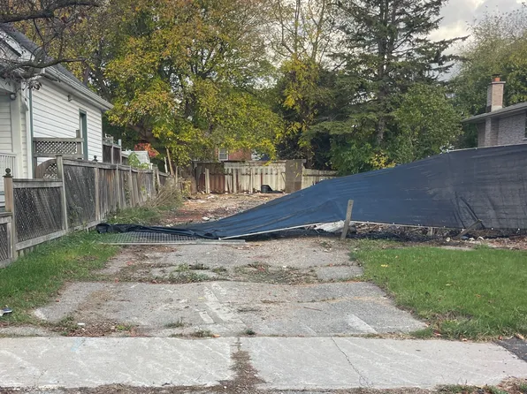 305 Oshawa Blvd S, Oshawa, ON L1H 5R9