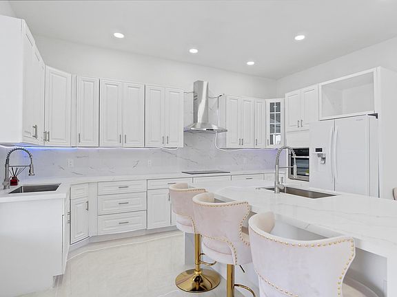 5th image of 5085 SW 37th Ave