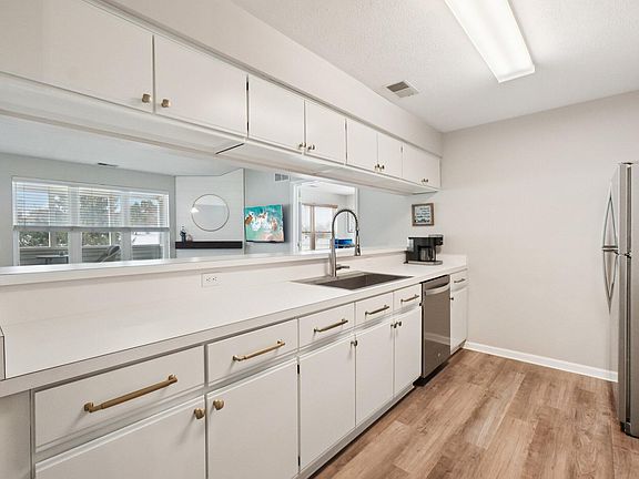 5th image of 1764 Weatherstone Dr