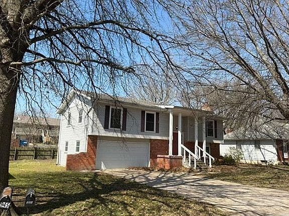 3rd image of 942 Ridge Dr