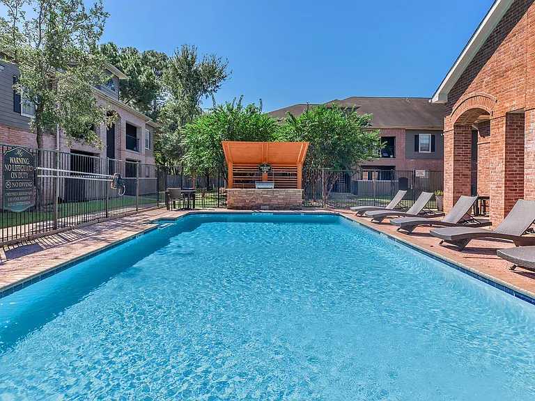 Kingsgate Apartments — Photo 44