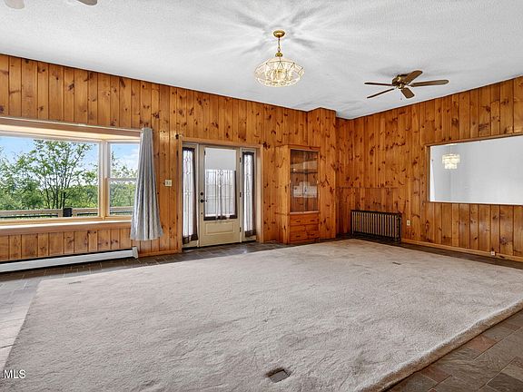 4th image of 306 Spicer Road