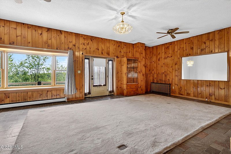 4th image of 306 Spicer Road