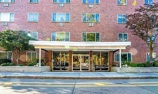 50 Green St #405 — Photo 3