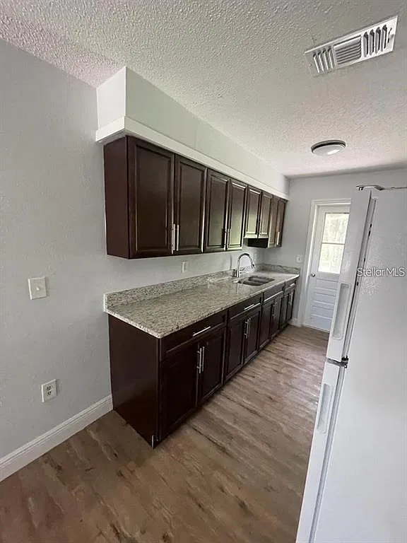 2 bed, 1.0 bath, 784 sqft, $1,297 — Photo 4
