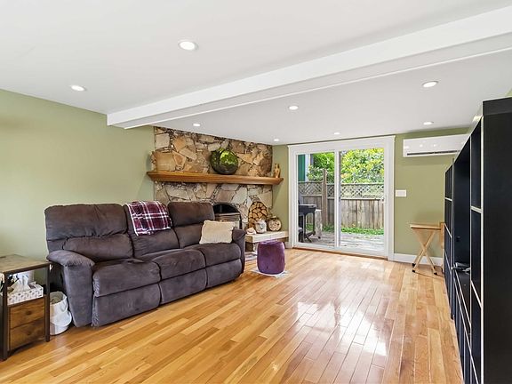 3rd image of 9 Camden Ave