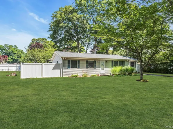 11 Wood Avenue, Shirley, NY 11967