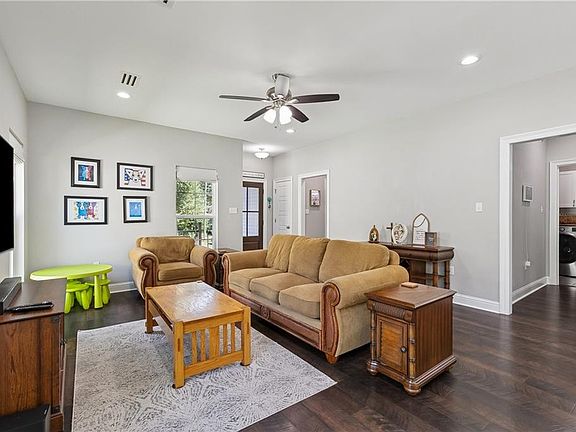4th image of 58273 Liberty Ln