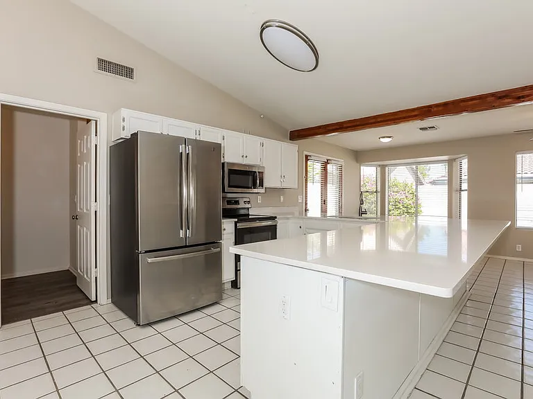 1922 E Cortez Dr — Photo 7