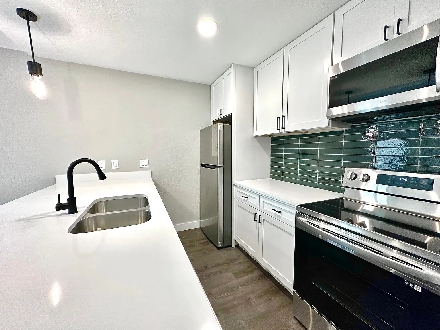 3 bed, 1350 sqft, $2,550 — Photo 2