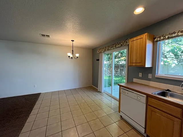 13834 Mesa St — Photo 7
