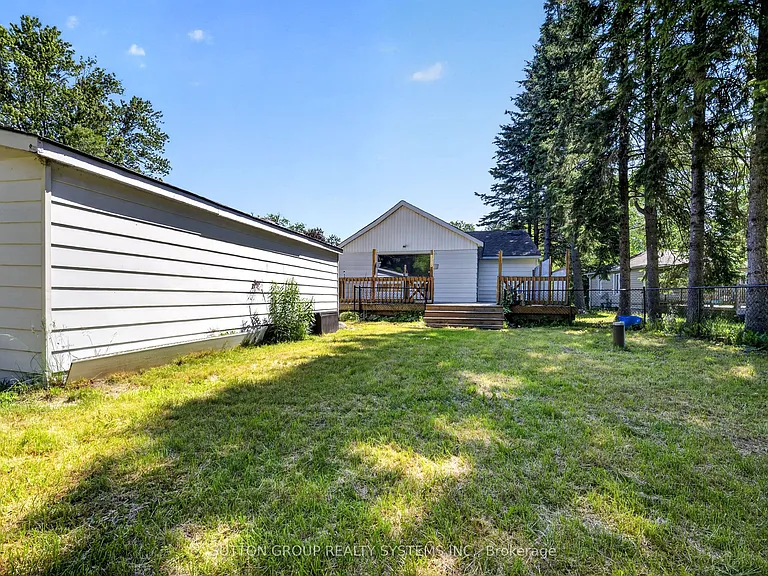 2082 Lilac Dr — Photo 26