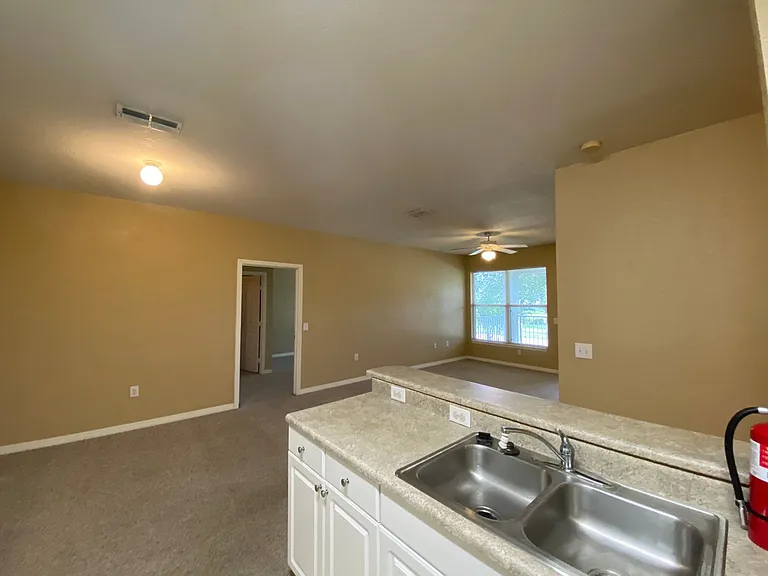 1014 Hemingway Cir — Photo 11
