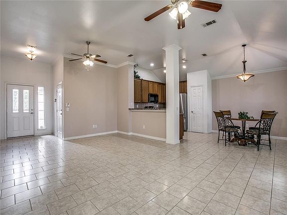 5th image of 9513 Lindenwood Trl