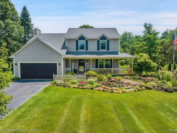 13820 Hearthstone Ln, Hartland, MI 48353