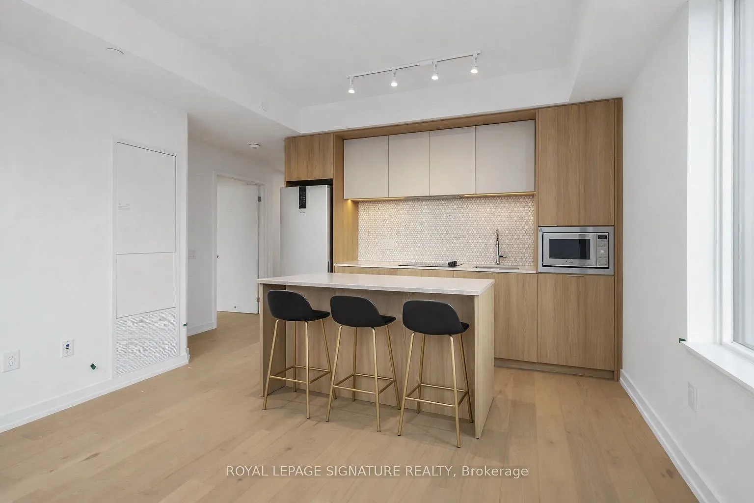 3 bed, $3,000 — Photo 3