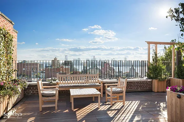 Rented by Sotheby's International Realty | media 30