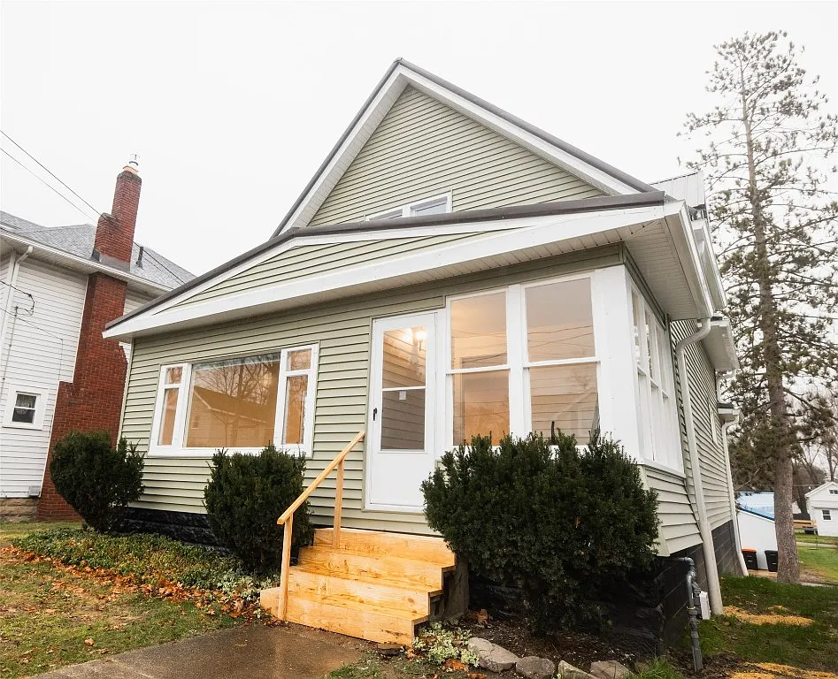 160 Wright St photo 1