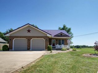 703 W Wood St, Camp Point, IL 62320