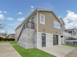 37 Deal Rd, Island Park, NY 11558